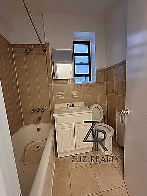 3rd image of 33 Linden Blvd #L1