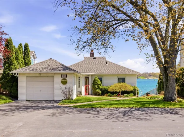 1265 River Rd, Saint Clair, MI 48079