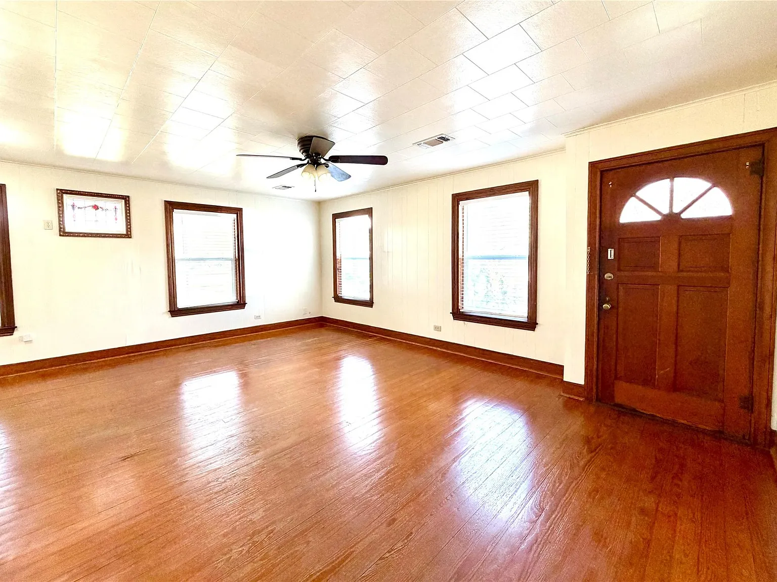 2 bed, 1.0 bath, 1237 sqft, $1,500 — Photo 3