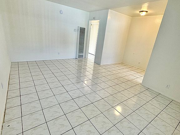 3rd image of 6414 Tujunga Ave #1/2