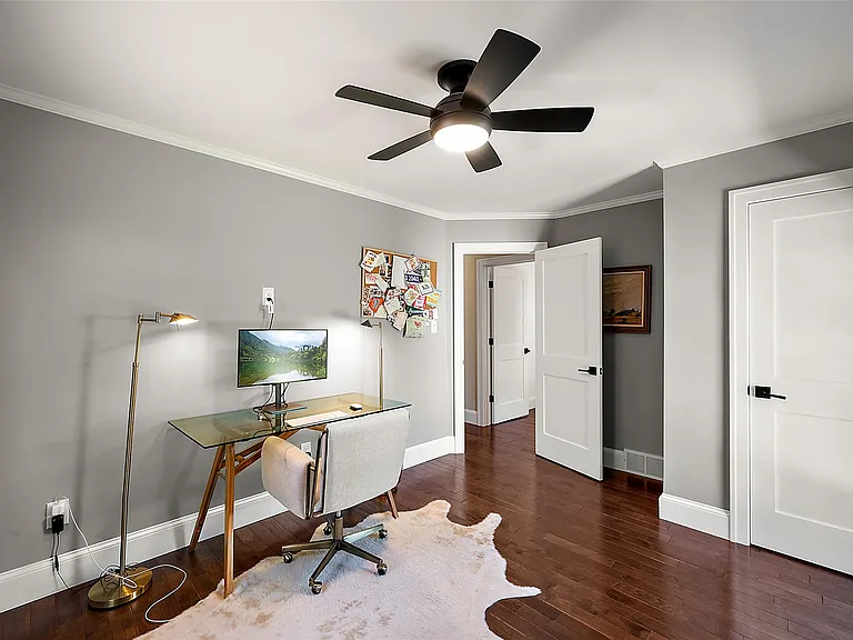 4420 Elmwood Ave — Photo 12