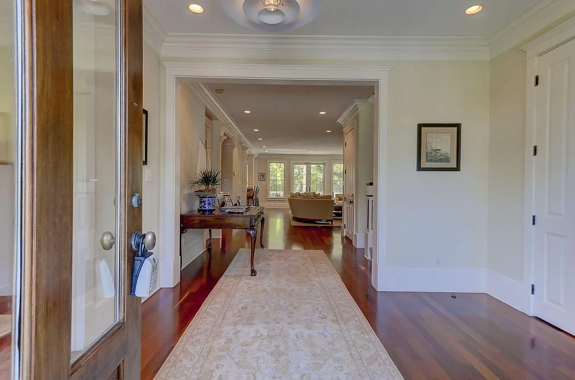 4 bed, 4.5 bath, 4734 sqft, $12,000 — Photo 3