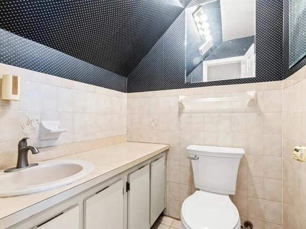 3651 Meadow Lane image 8 of 31