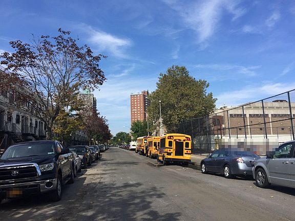 4th image of 827 Underhill Ave #1B
