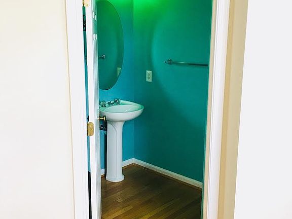 5th image of 43852 Sandburg Sq