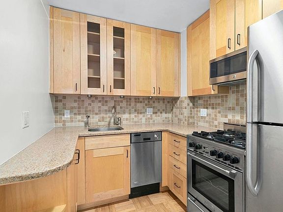 4th image of 230 E 15th St APT 4C