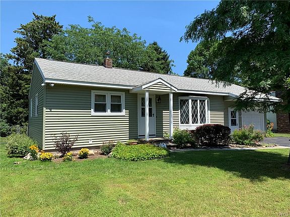 2nd image of 108 Oakridge Dr