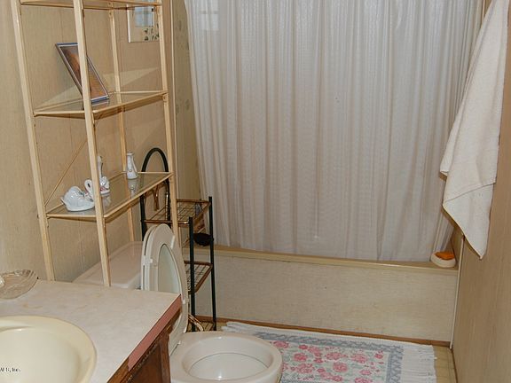 4th image of 980 Bea Ln