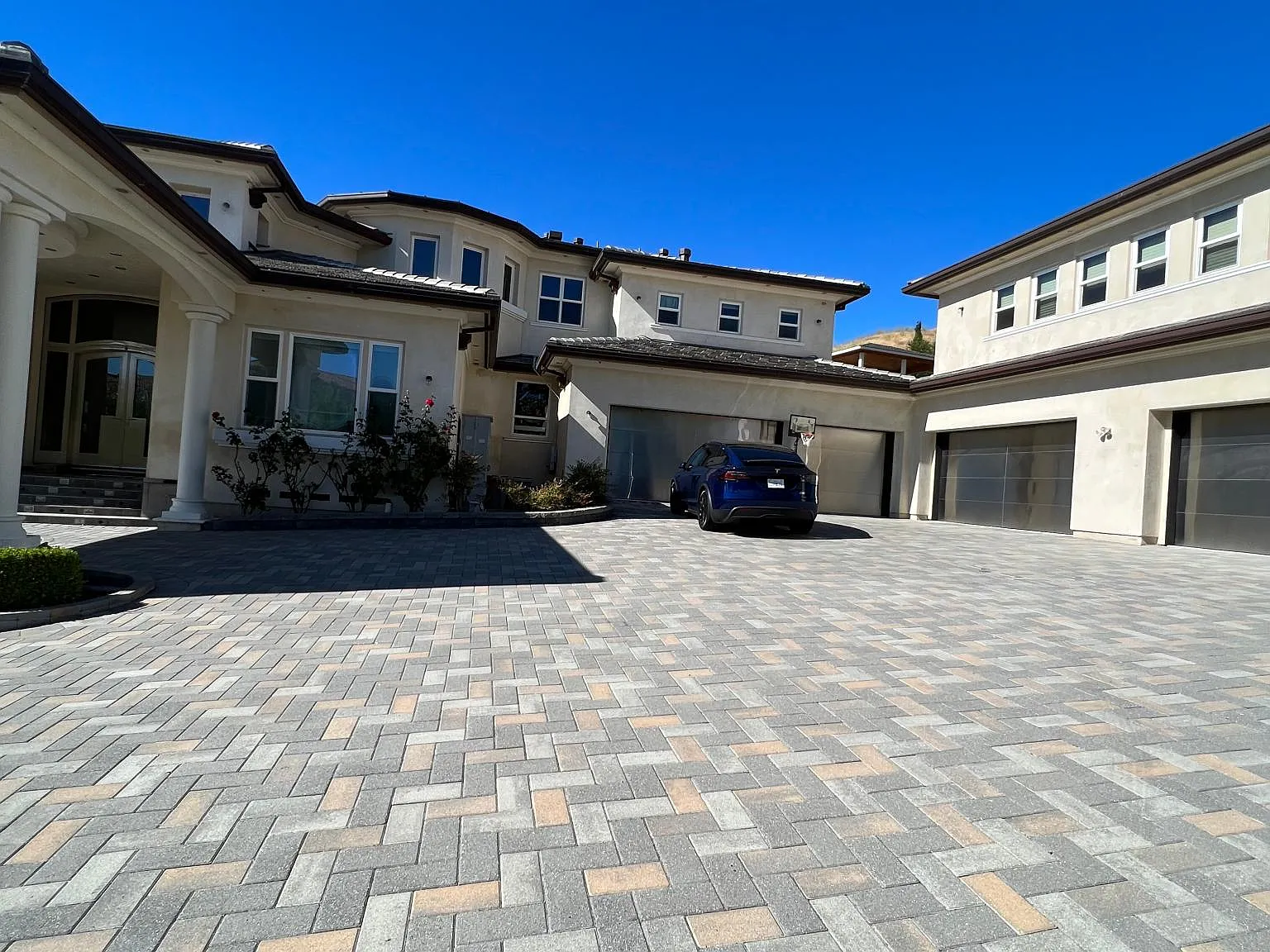 6 bed, 6.5 bath, 10253 sqft, $10,000 — Photo 2
