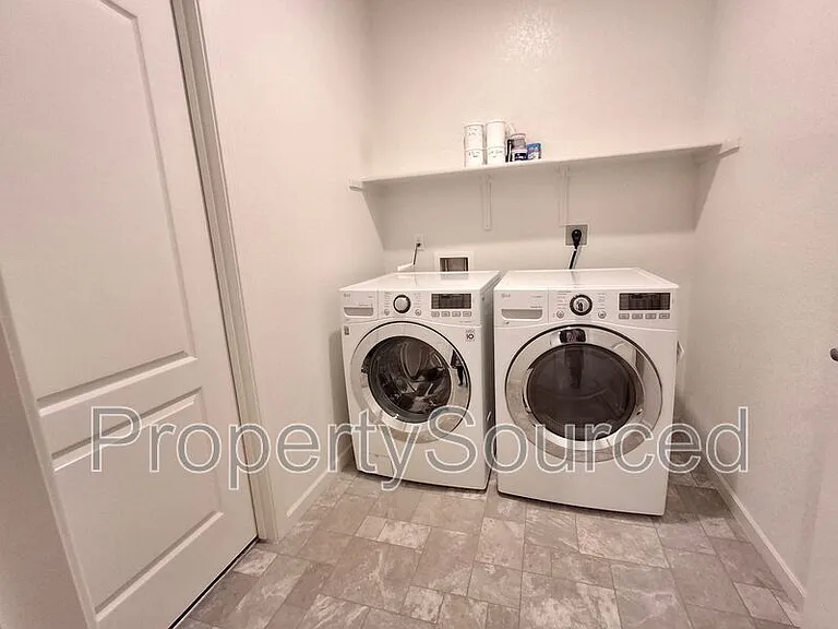 2687 Taft Ave — Photo 21