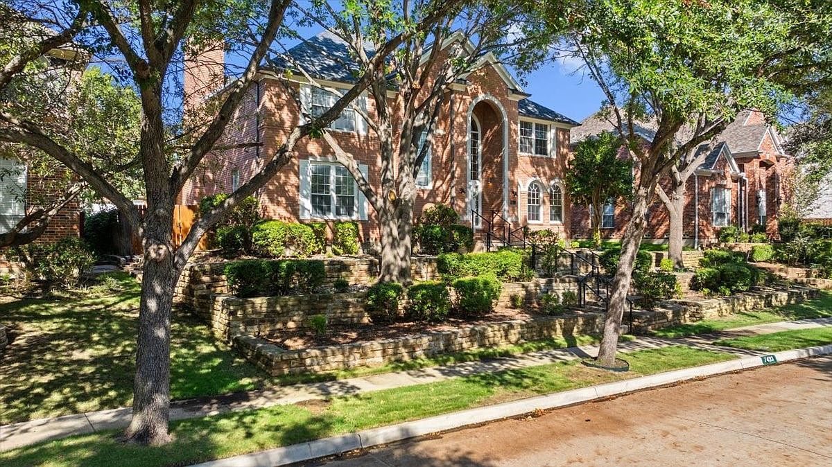 7423 Bradford Pear Dr