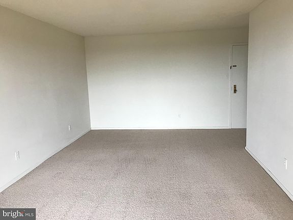 3rd image of 2300 Pimmit Dr APT 1407