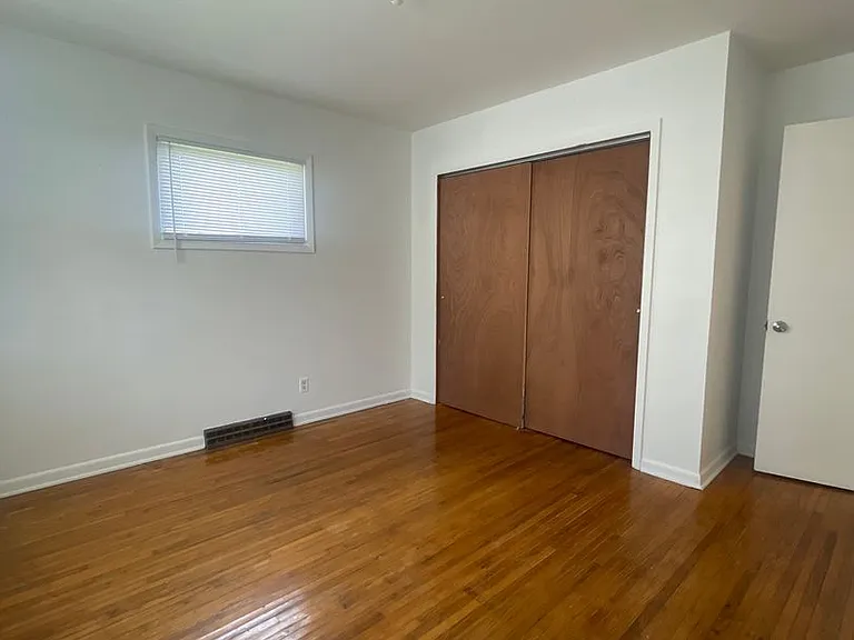 137 Western Ave — Photo 4