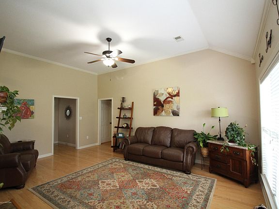 3rd image of 4915 Rosebrook Cir W