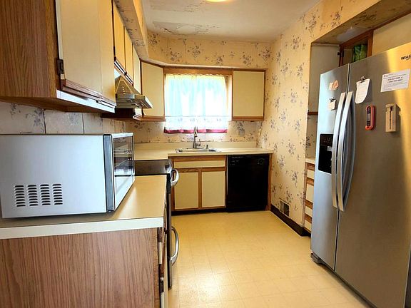 4th image of 60 Nancy Ln #221