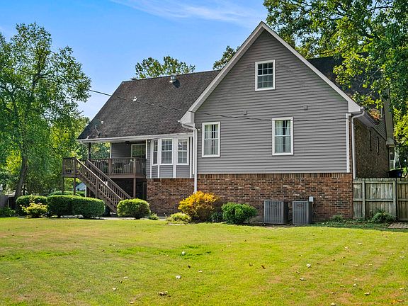 3rd image of 15 Tennyson Ct