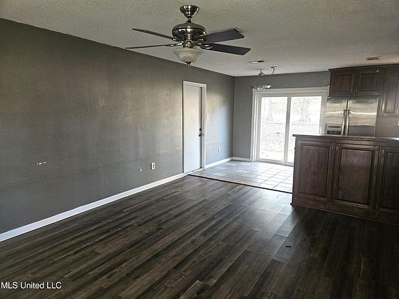 2nd image of 4905 Fairwood Dr