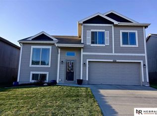 19512 Gail Ave, Omaha, NE 68135