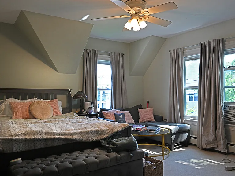 318 N Harvard St — Photo 10