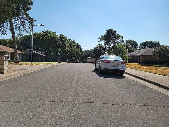 4th image of 318 Meadowlark Ln