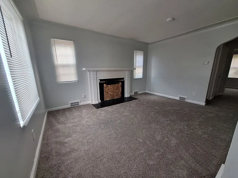 11243 Roxbury St — Photo 3
