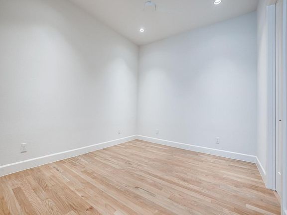 3rd image of 4318 Glenwick Ln
