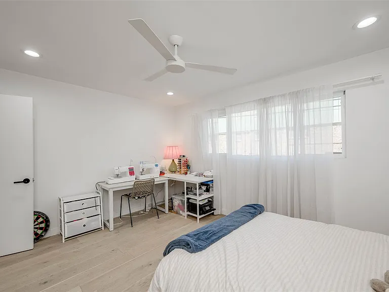 400 E 30th St #105 — Photo 24