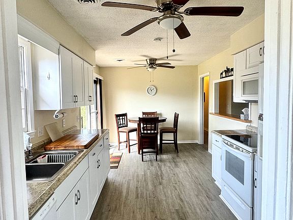 3rd image of 4814 Berkley Dr