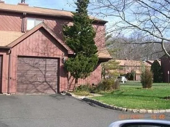 2 Palm Ct