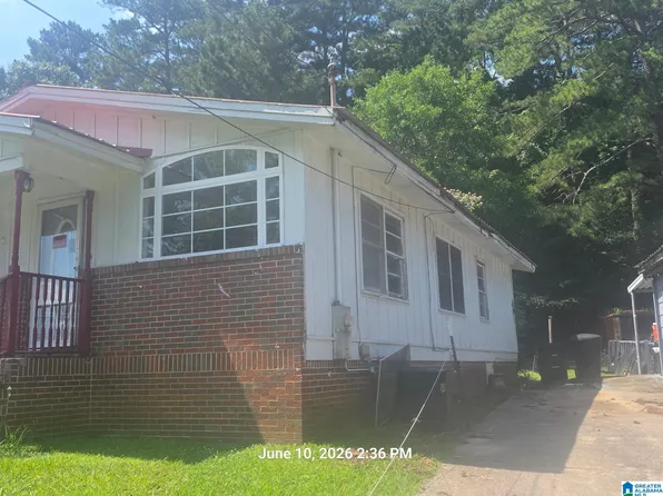 1118 Mountainbrook Dr, Gadsden, AL 35901