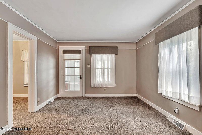 4th image of 31 Frederick Avenue