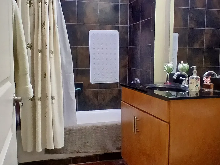 2nd Full Bathroom - accessible from living room