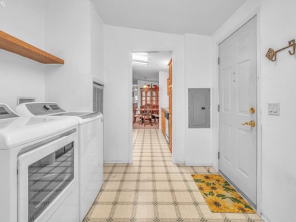 5th image of 1949 SE Palmquist Rd Unit 121