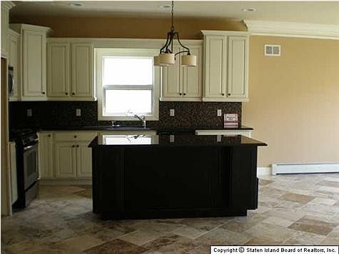 4th image of 76 Bayside Ln