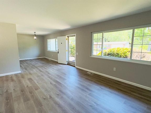 2nd image of 2380 Palomino Ln