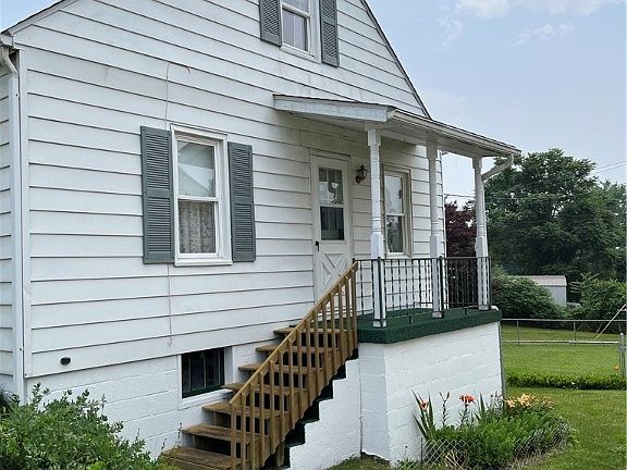 3rd image of 20 Grandview Dr
