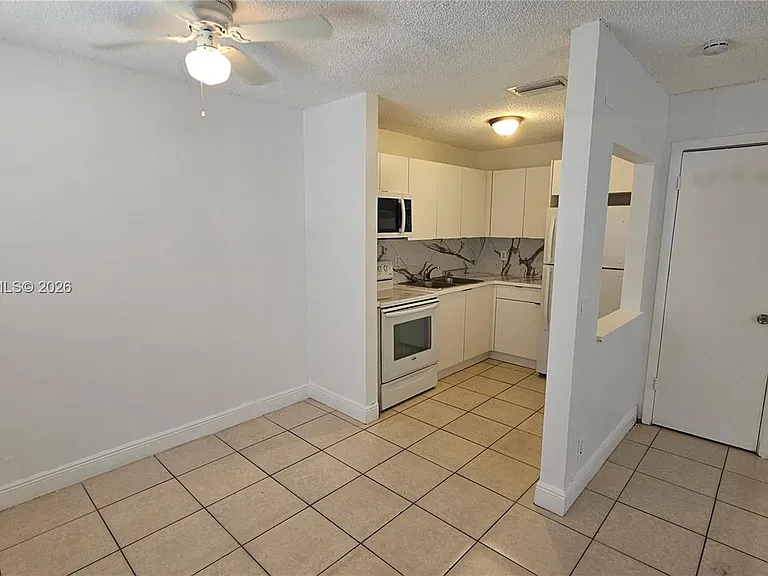 850 SW 6th Ct #3 — Photo 5
