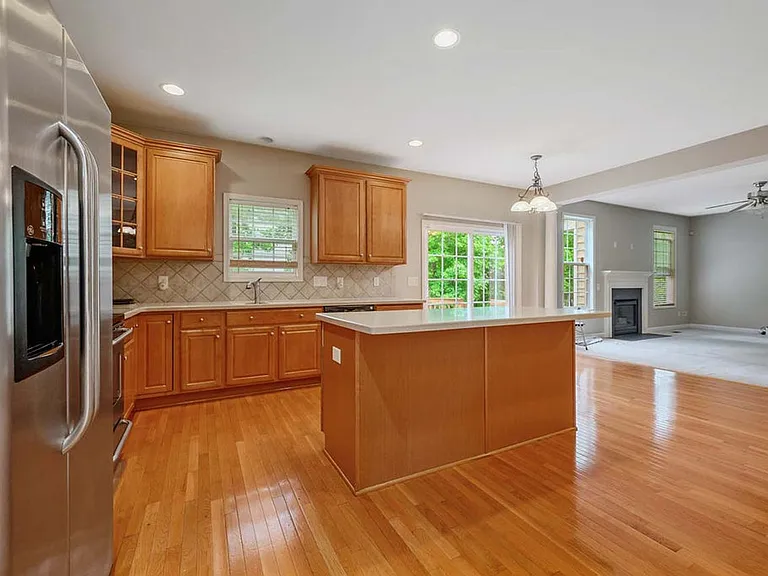 1408 Lindenberg Sq — Photo 8