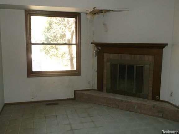 4th image of 20051 Parke Ln