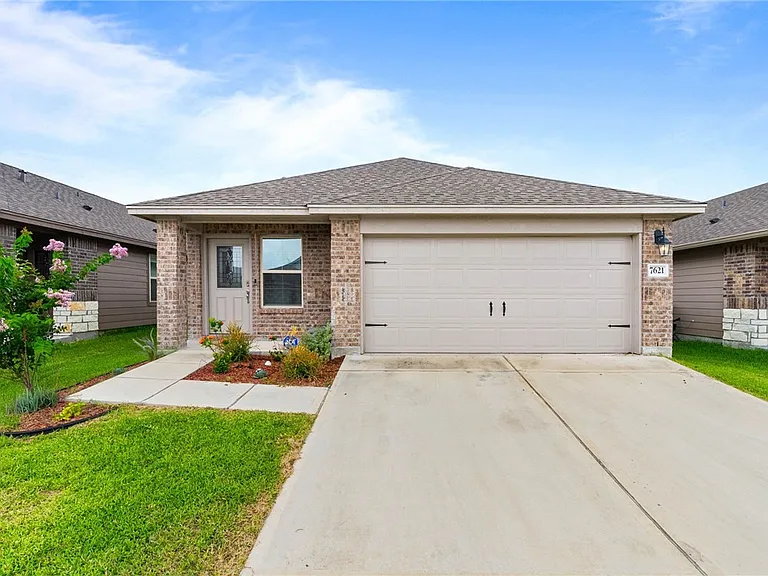 7621 Cowboy Trail Ln — Photo 1