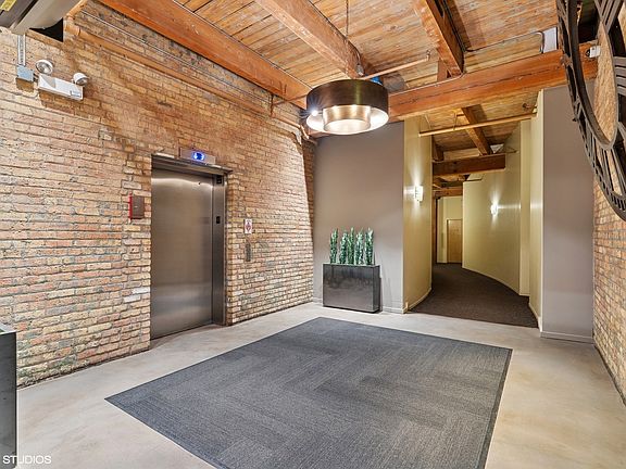 3rd image of 2300 W Wabansia Ave APT 237