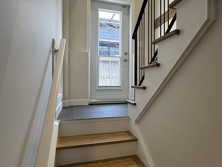 40 Bond St — Photo 19