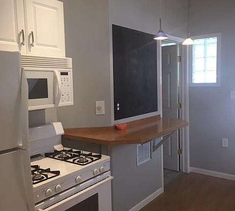 4th image of 667 Lovett Ave SE #2