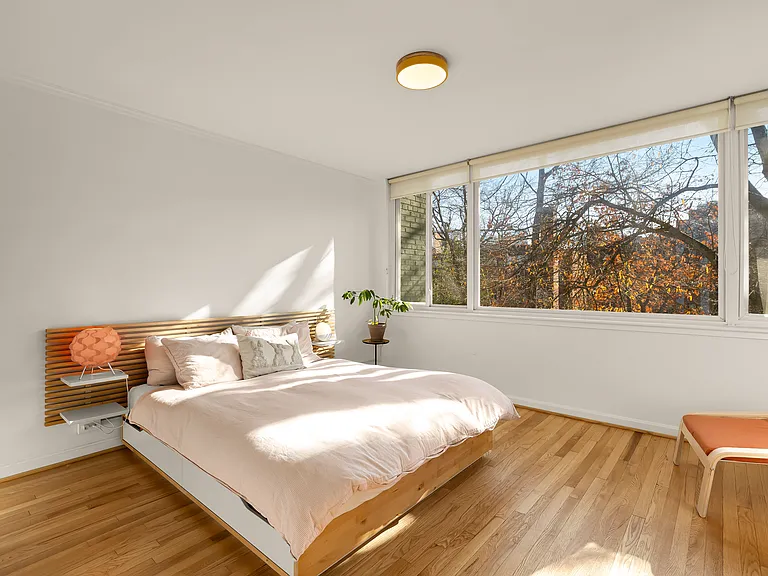 1733 Harvard St NW — Photo 13