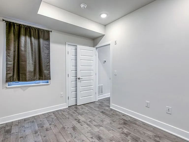 Brand New Luxury Apartments — Photo 40