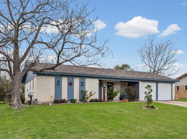 3900 Cresthill Rd, Benbrook, TX 76116