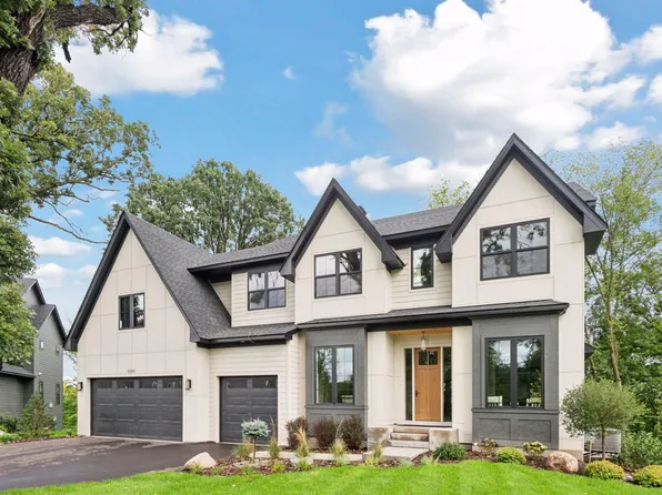 5571 Rolling Hills Pkwy, Chaska, MN 55318