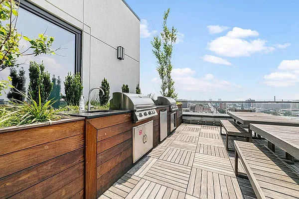 Rented by Tapiro Realty | media 36