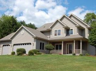 S71W32750 Tower Hill Dr, Mukwonago, WI 53149