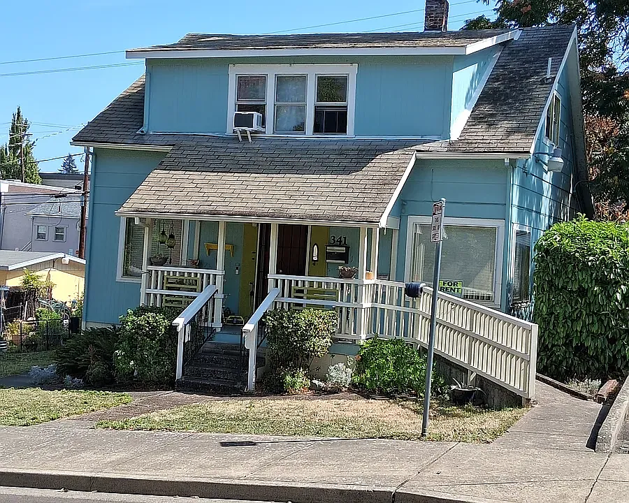 341 SE Rose St #1